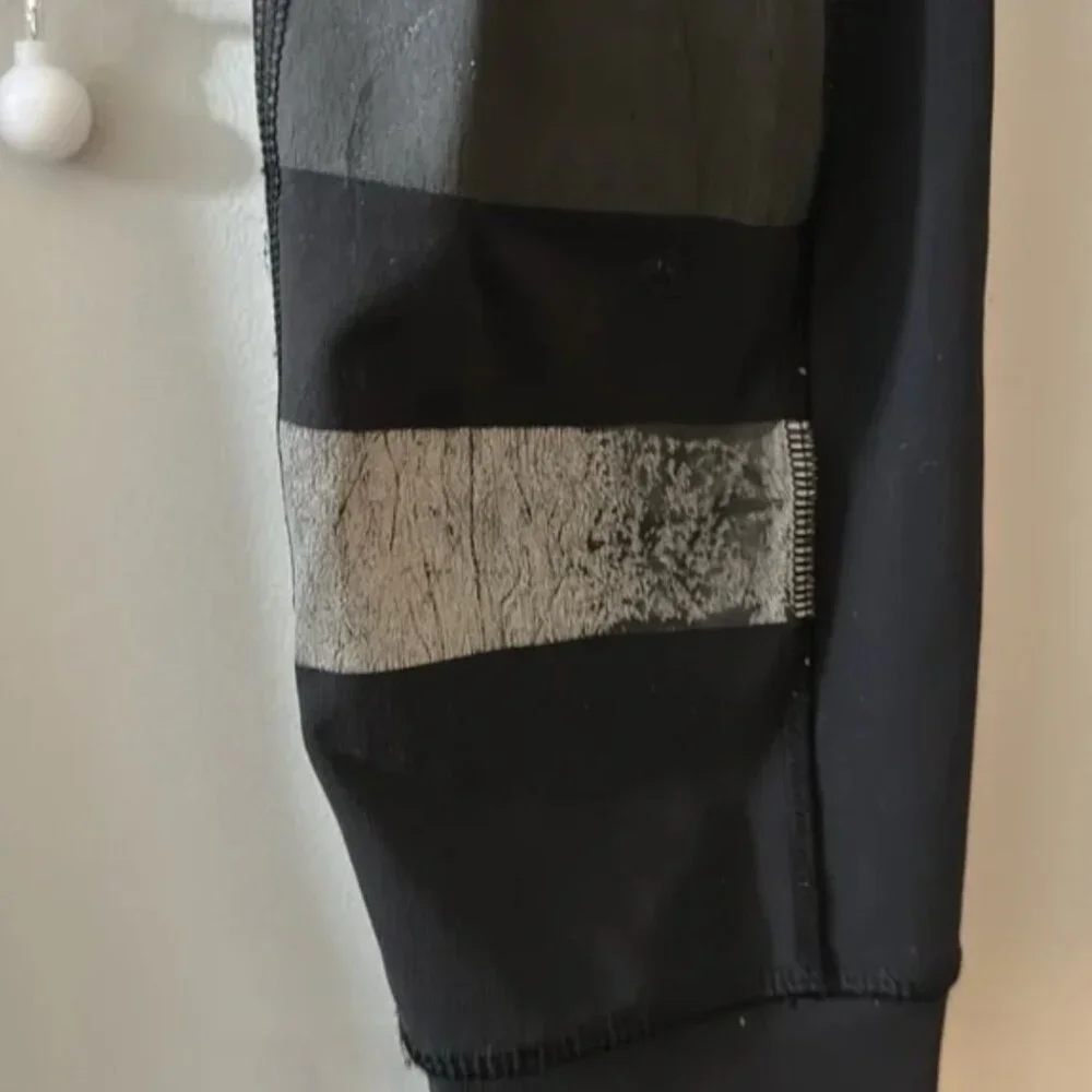 - Lululemon reflective running leggings, white stripes GUC size 6, 93 cm 3…